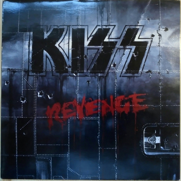 Je suis en train d’écouter un album que j’aime beaucoup : Kiss - Revenge. C’est vraiment excellent, et je le recommande.